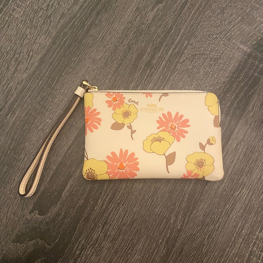 Coach Corner Zip Wristlet Floral Cluster Print Chalk Multi Signature CH647